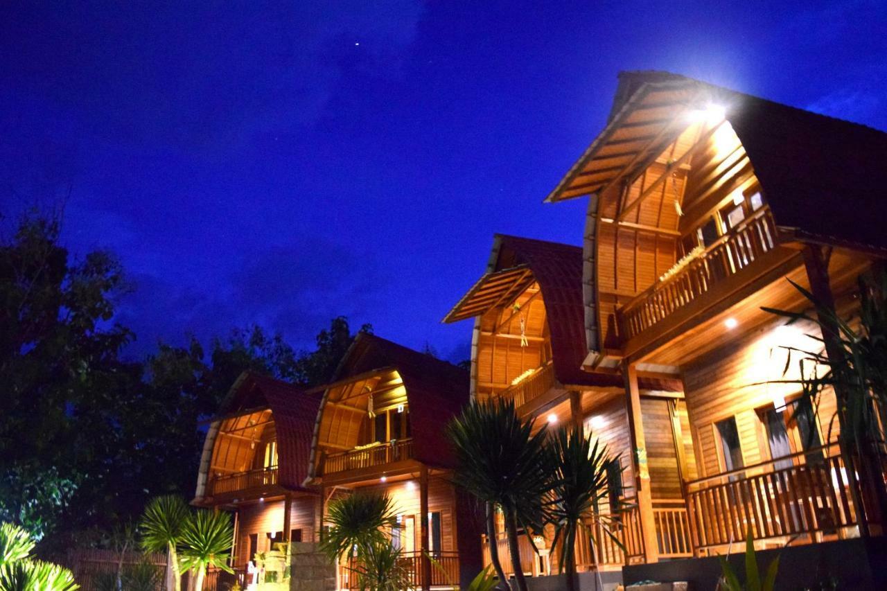 Adara Beach Huts Batununggul Exterior foto